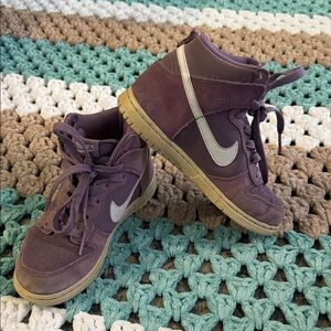 Nike Purple Violet Dust Dunk High High-Tops  Shoes Sneakers Kids Youth sz 13